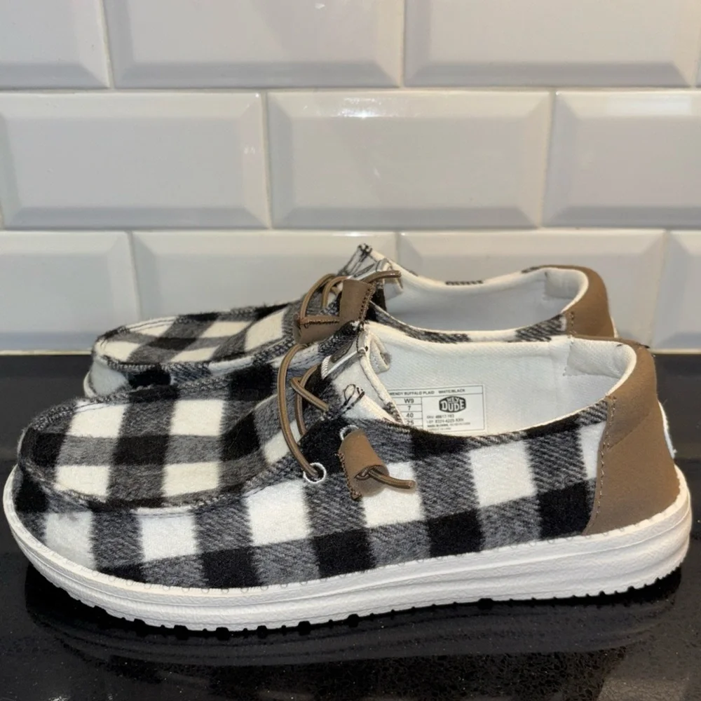Hey Dude Wendy Buffalo Plaid Shoes Size 9 - Picture 4 of 8